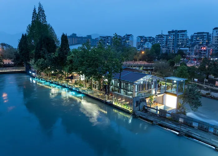 Yinshi Yunshe Private Hot Spring Villa In Dujiangyan