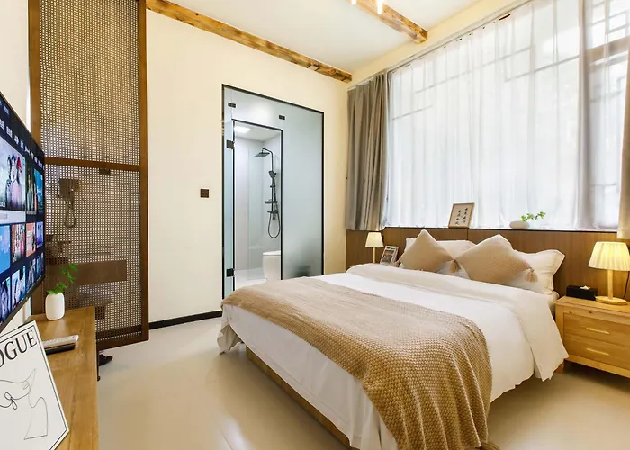 Dujiangyan Whispering Wind Hot Spring Resort Homestay