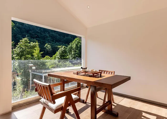 Jade Peak Hot Spring Villa