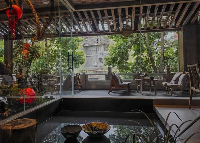 Shishe Spring Designer Homestay